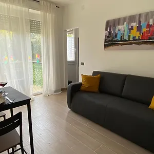 Moderno Ed Elegante Loft Con Balcone Appartamento